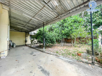 *****บ้านเดี่ยวมือสอง ทำเลใกล้สนามบินดอนเมือง ม.กฤษณา แจ้งวัฒนะ-ดอนเมือง หลังใหญ่พื้นที่ใช้สอย 180 ตร.ม. ฟังก์ชัน 3 ห้องนอน 3 ห้องน้ำ 2 ที่จอดรถ แถมฟรี !! เครื่องปรับอากาศ 2 เครื่อง และเครื่องทำน้ำอุ่น 2 เครื่อง ทำเลดี เชื่อมสู่ใจกลางเมืองได้อย่างสะดวกสบาย ใกล้ทางด่วนศรีสมาน